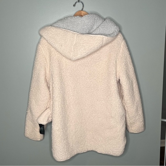 Urban Outfitters Reversible Sherpa Jacket - Picture 3 of 10